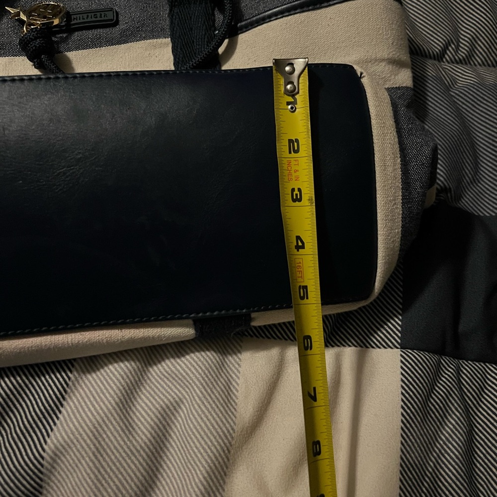 Tommy Hilfiger purse - Picture 5 of 9